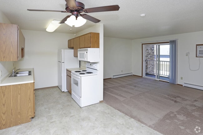 1BR, 1BA - 640 SF - Golden Creek Apartments