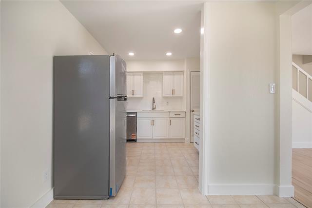 Building Photo - 305 N Oak Cliff Blvd