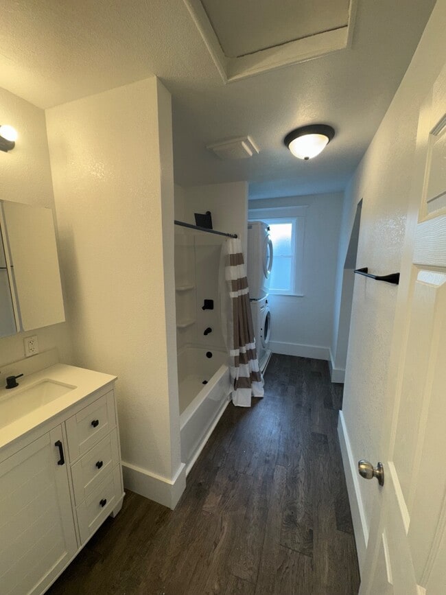 Foto del edificio - 1420 Okema St