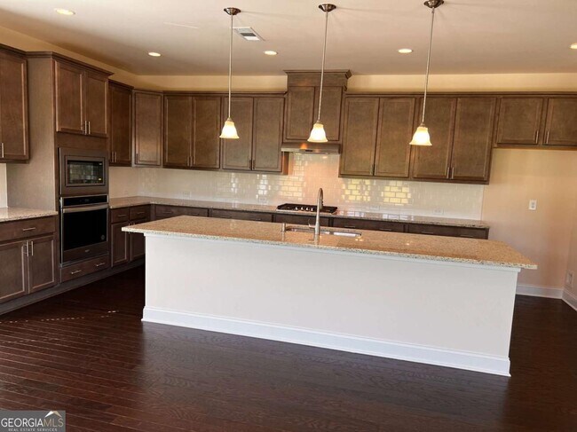 Building Photo - 3755 Crestland Ln