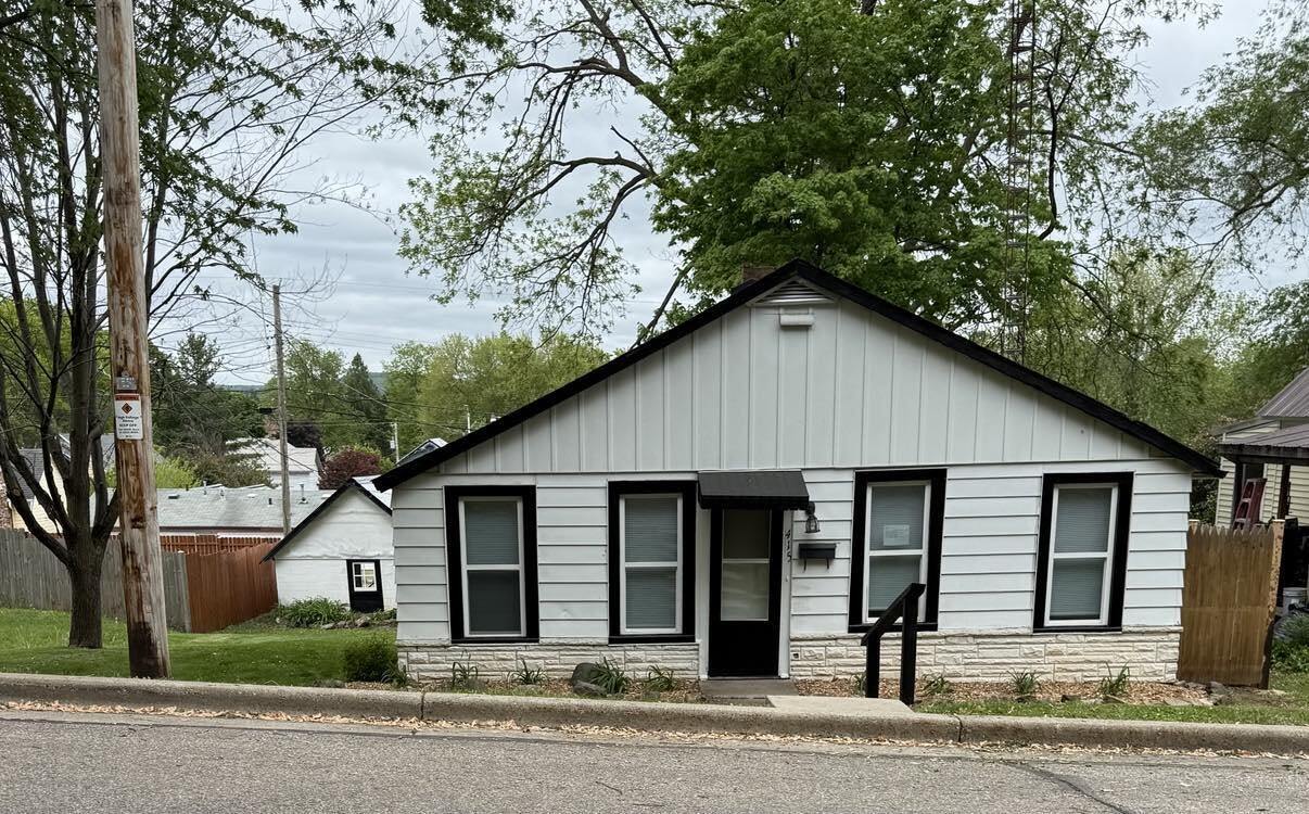 Primary Photo - 415 9th Ave
