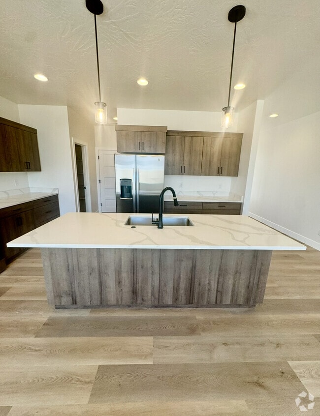 Building Photo - 4208 S Crimson Cir