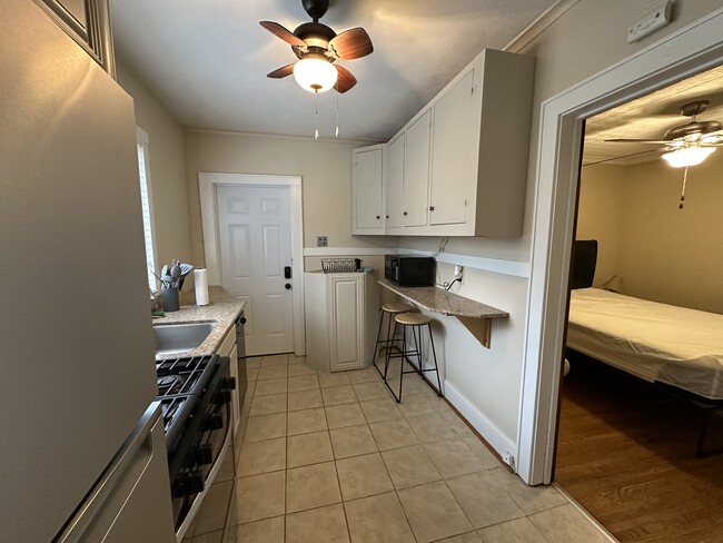 Building Photo - Dewitt St