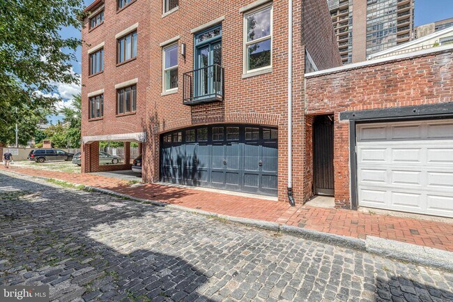 Building Photo - 530 Spruce St