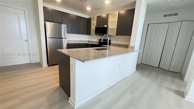 Foto del edificio - 5579 Millenia Park Blvd