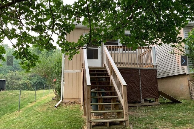 Building Photo - 732 Ehrhorn St