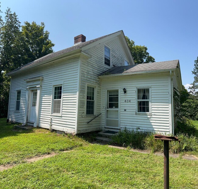 Building Photo - 434 Hut Hill Rd