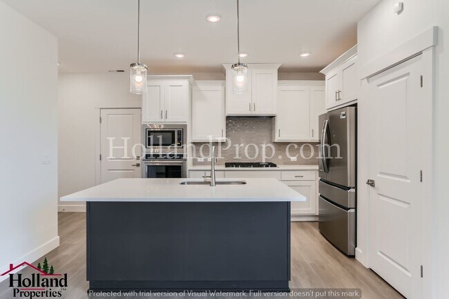 Building Photo - Best Price!! Newer 3 bed 2.5 bath located ...