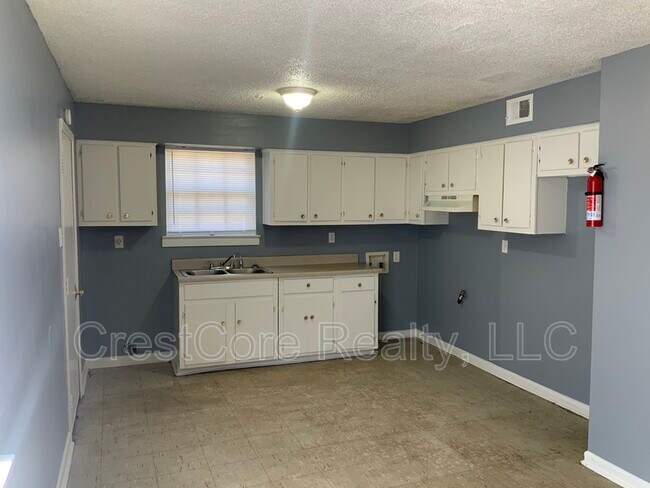 Building Photo - 497 W Shelby Dr