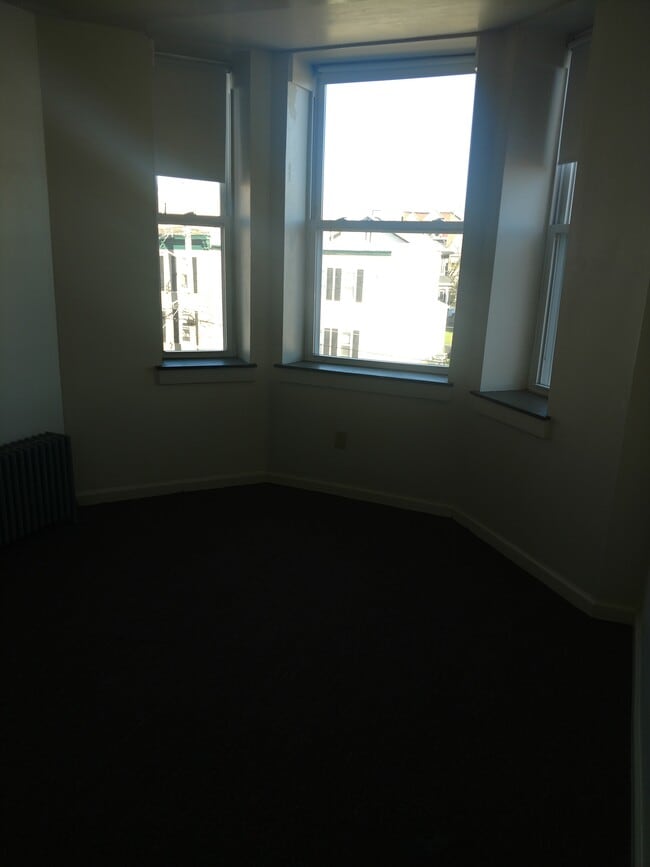 Building Photo - 337 McKee Pl