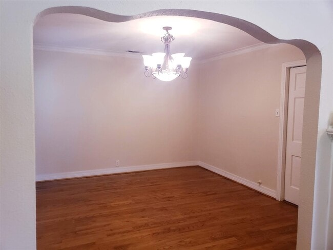 Foto del edificio - 6219 Penrose Ave