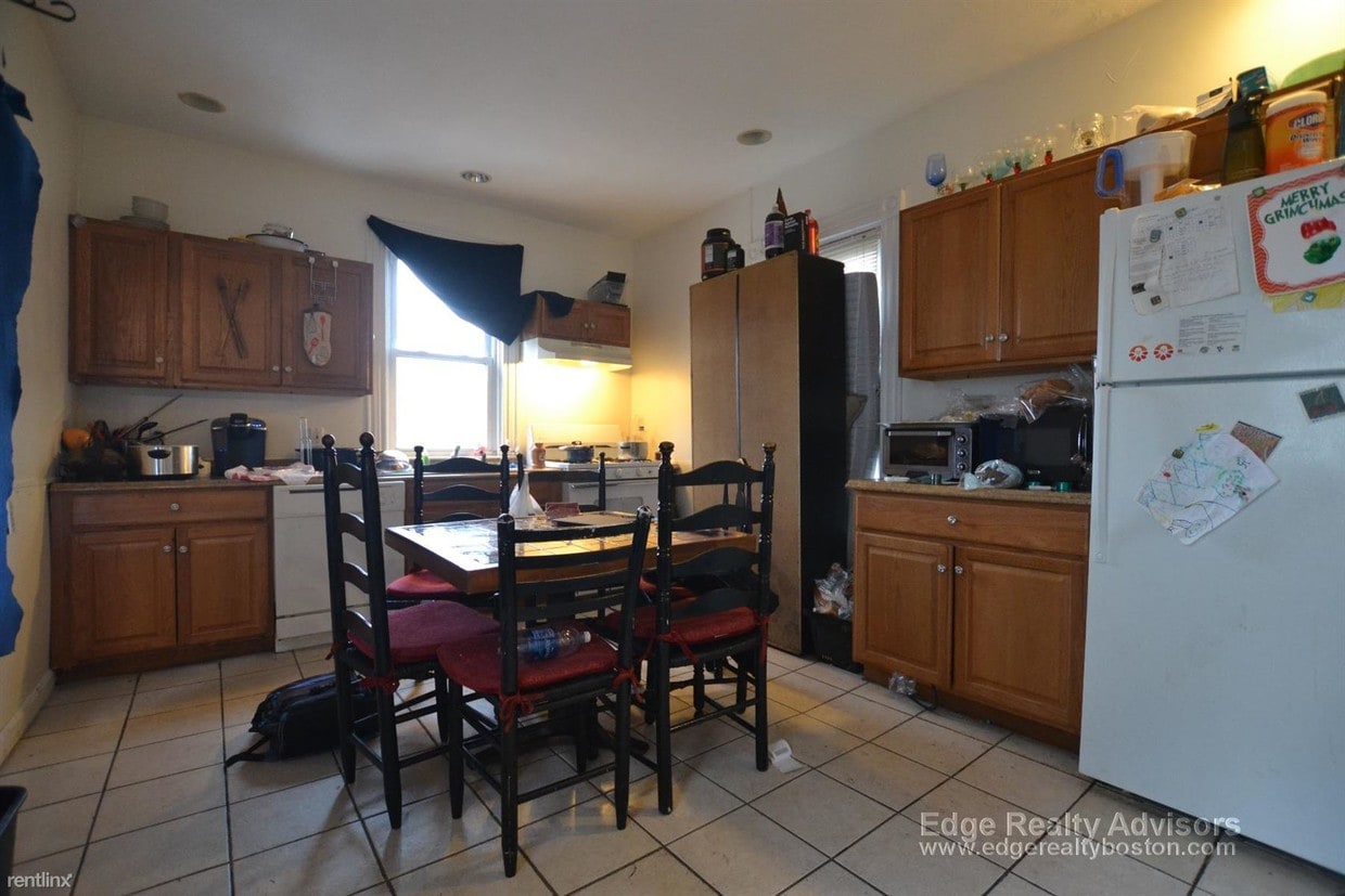 6 br, 2 bath - 40 Pratt St - 6 br, 2 bath  - 40 Pratt St