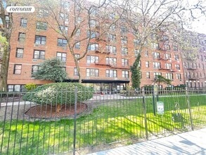 Building Photo - 310 Lenox Rd