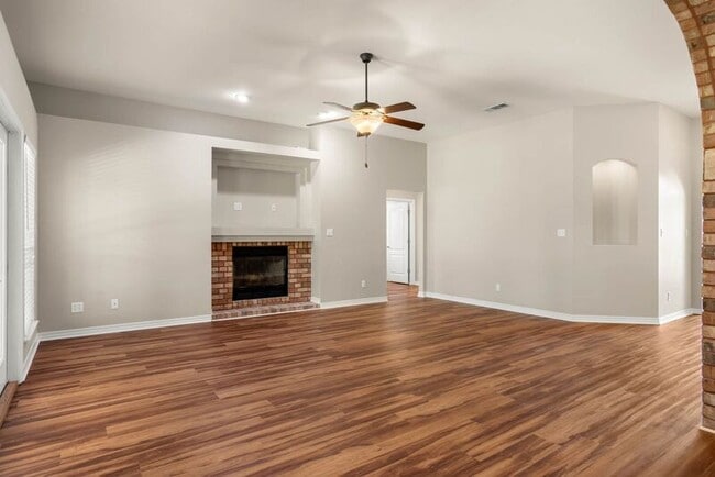 Building Photo - 5749 Tiger Woods Dr