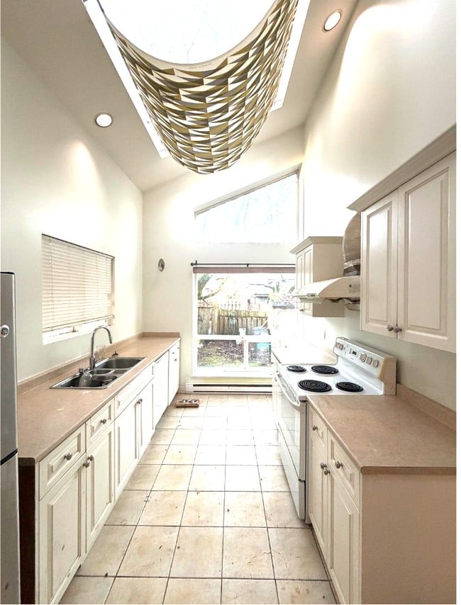 Building Photo - 4839 Barker Crescent