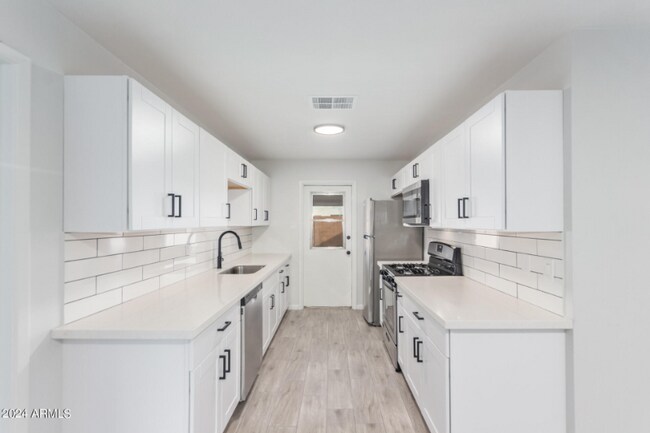 Foto del edificio - 1630 E 12th St
