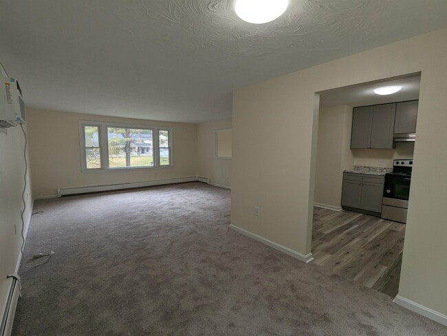 Foto del edificio - 13 Kendall Pond Rd