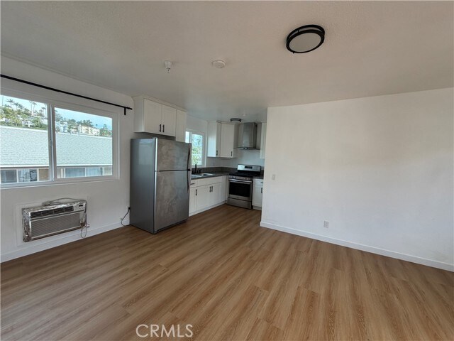 Foto del edificio - 1758 N Kingsley Dr