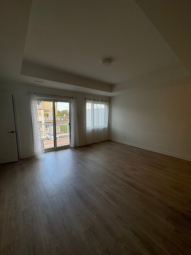 Building Photo - Stunning 2-bedroom, 2.5-bathroom