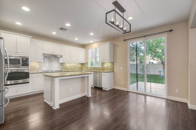 Foto del edificio - Charming Lake Rancho Viejo Home – Beautifu...