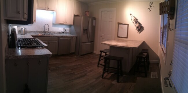 Foto del edificio - 3603 Bluebird Ln
