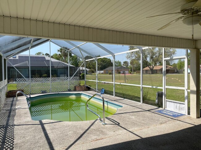 Piscina vallada - 7810 SW 62nd Ct