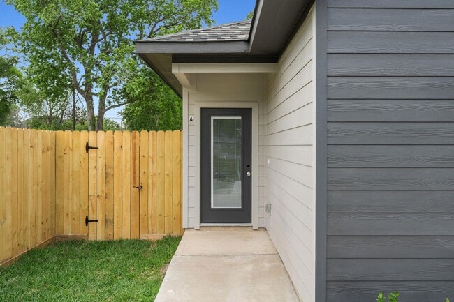 Building Photo - 1026 Junell St