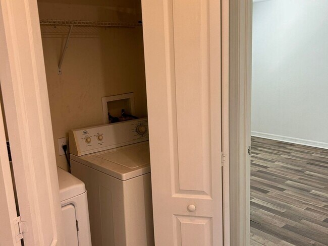 Building Photo - 3 Bedroom Single Family Home in Zephyrhills