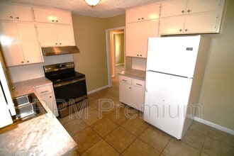 Building Photo - 11535 St Lawrence Dr