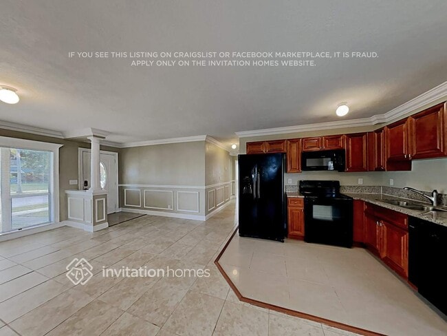 Building Photo - 913 Cochran Dr