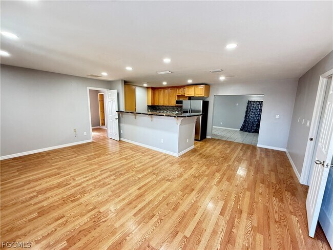 Building Photo - 403 Cactus Cir