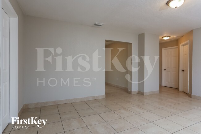 Foto del edificio - 731 NW 175th Dr