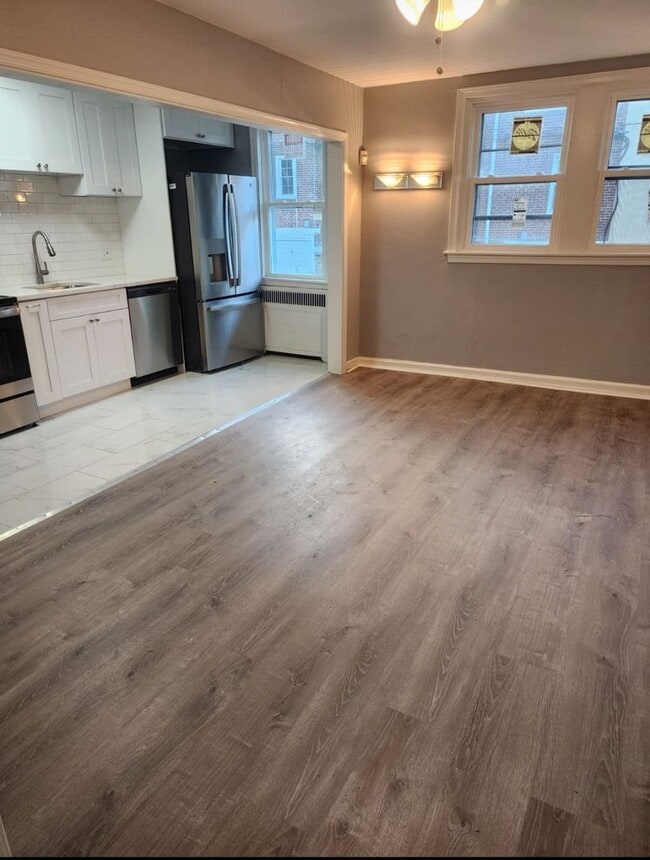 Foto del edificio - 4 bedroom 2.5 baths Coming Soon!