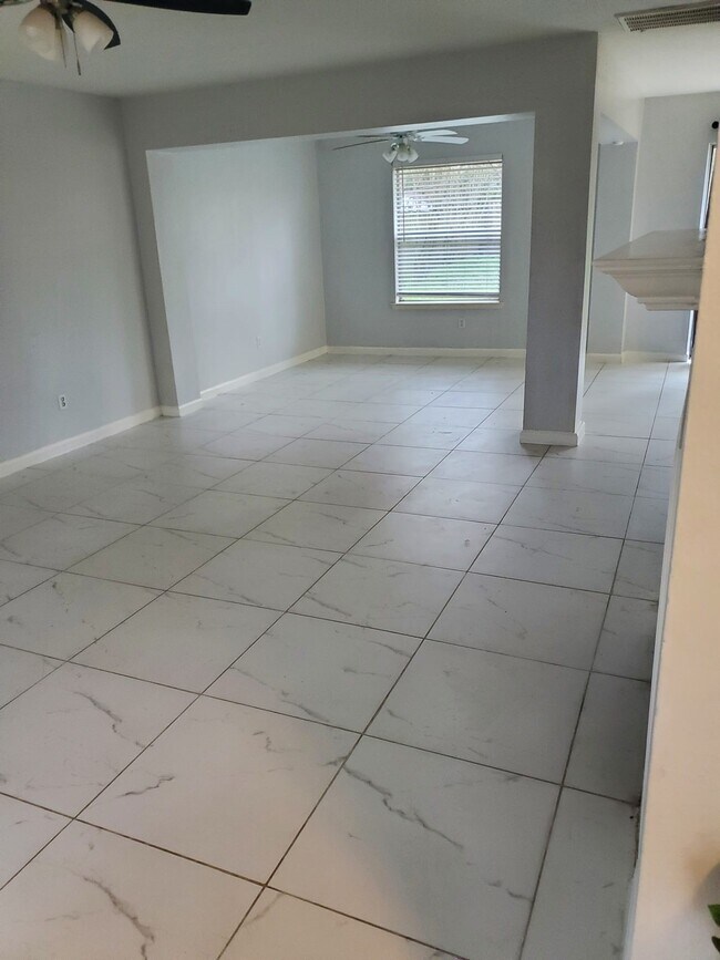 Foto del edificio - 3626 Nutwood Ln