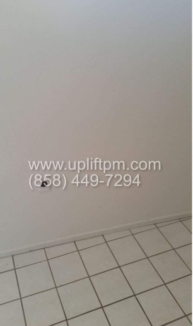 Building Photo - 102 N Ramona St