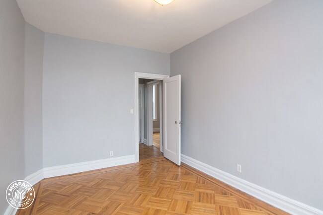 Building Photo - 880 47th St