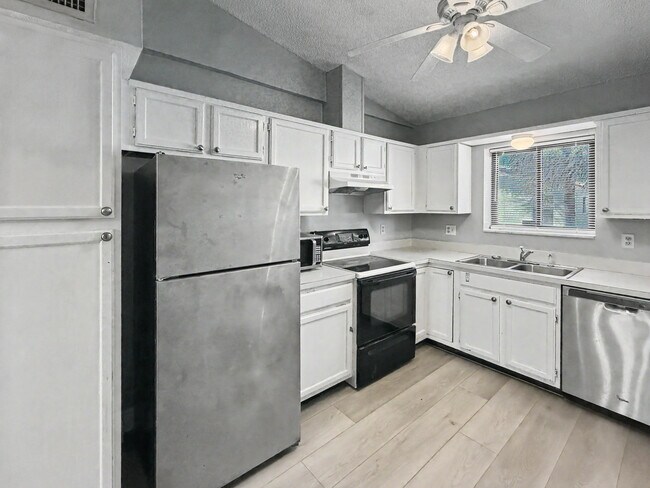 Foto del edificio - 330 Palmwood Pl