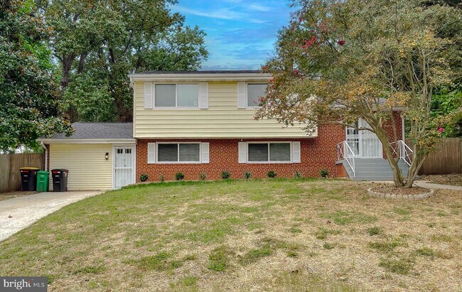 Foto del edificio - 7203 Westchester Dr