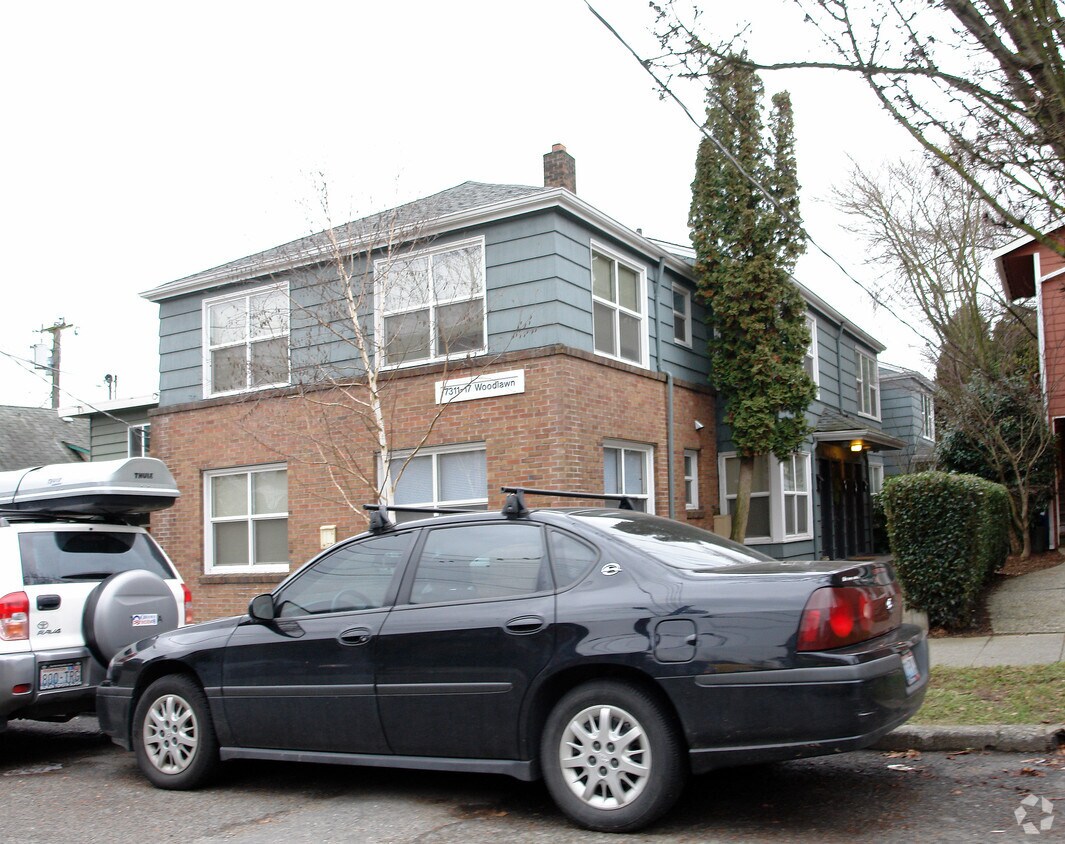 Building Photo - 7311-7319 Woodlawn Ave NE