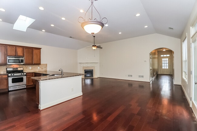 Foto del edificio - 229 Highland Village Ln