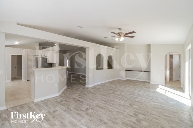 Foto del edificio - 13230 Kent Bradley St