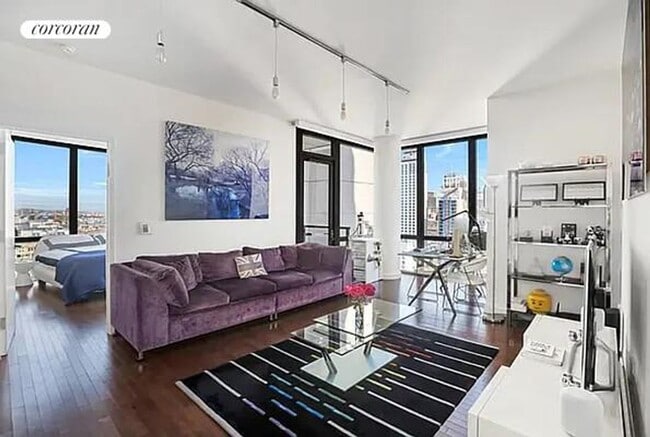 Building Photo - 101 W 24 St