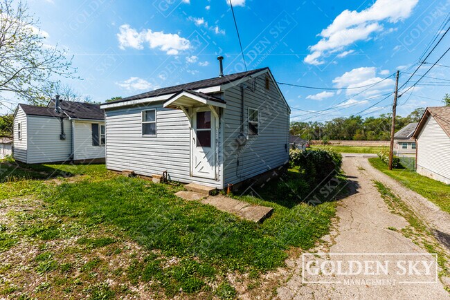 Foto del edificio - 119 E 1st St