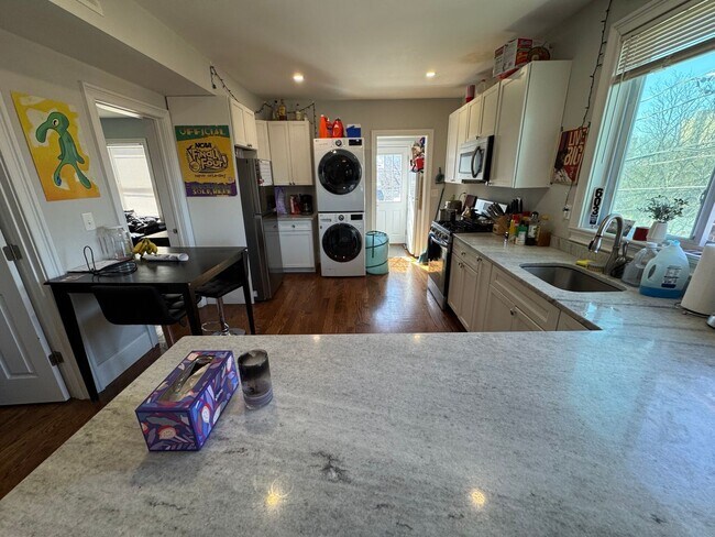 Foto del edificio - HOT SOMERVILLE LISTING!!!!!