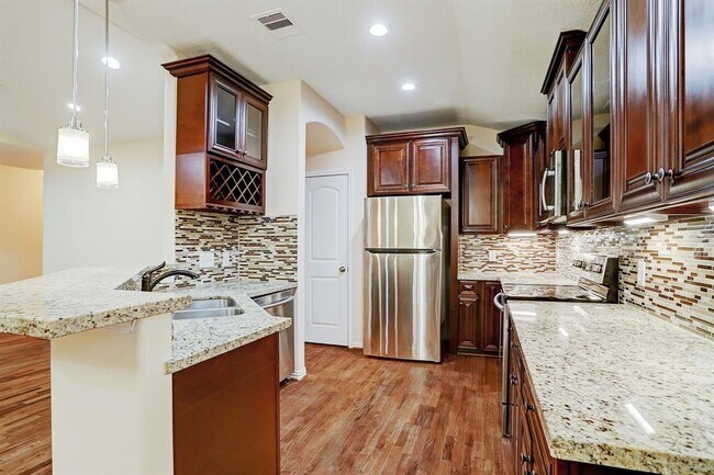 Building Photo - 11318 Dovedale Ct