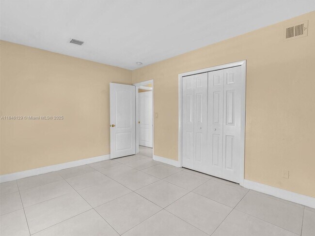 Foto del edificio - 3917 E Lake Pl