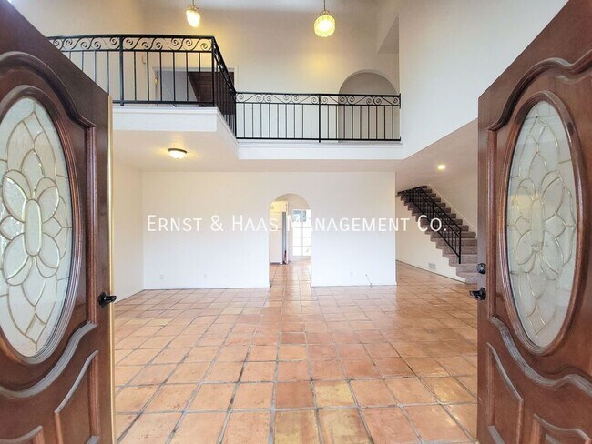 Building Photo - Rare and Unique 5 Bedroom 4 Bath Home in P...