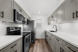 Building Photo - 2744 Briarhurst Dr