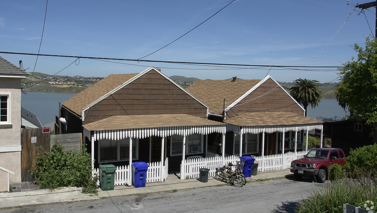 Primary Photo - 428-432 Winslow St