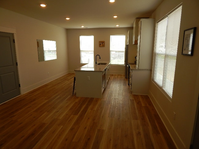 Foto del edificio - 233 Marshland Ln